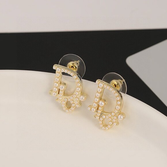 Dior Letter Pearl Earrings - Picture 4 of 6